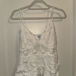 Vintage Blue Rain x Francesca‘s Collab! White Lace Cami